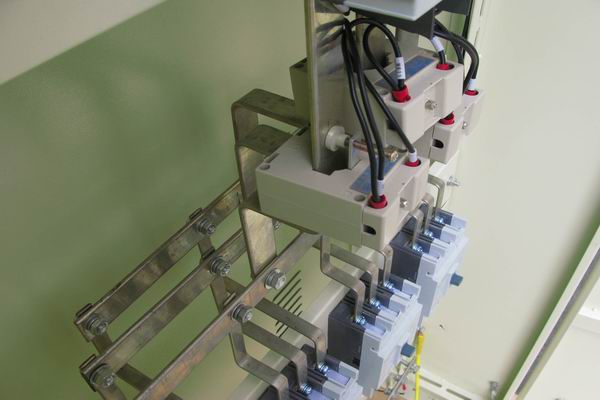 理塘配电柜-应急照明配电柜使用对工作人员的具